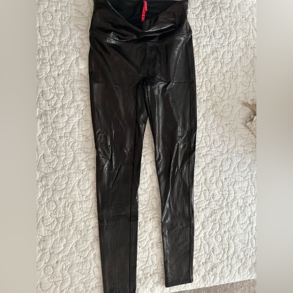 Womens size medium faux crocodile legging.  Color is chocolate brown.  NWOT.